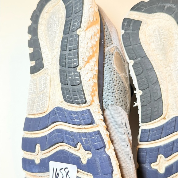 Brooks Glycerin 16 running shoes in a grey and navy colorway Sz 11.5 main image 5